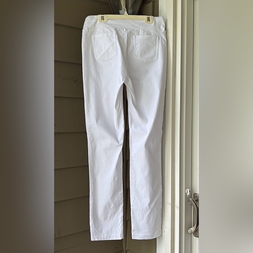 J. McLaughlin White Pull on pants Sz 4 EUC.
Comfy and elegant. - Picture 6 of 6